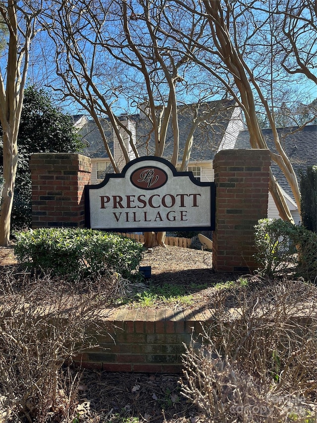 view of community / neighborhood sign