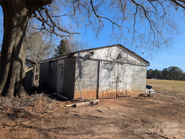 view of outdoor structure