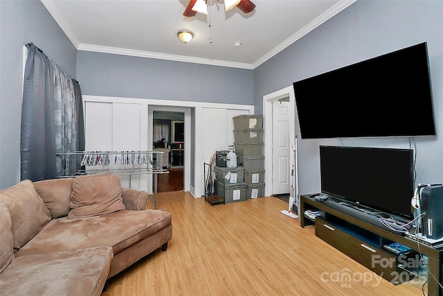 living room with ornamental molding, hardwood / wood-style floors, and ceiling fan