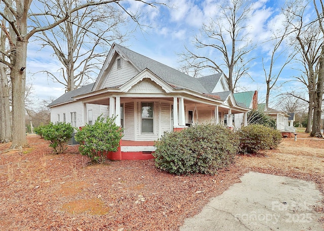 view of front of house with a porch