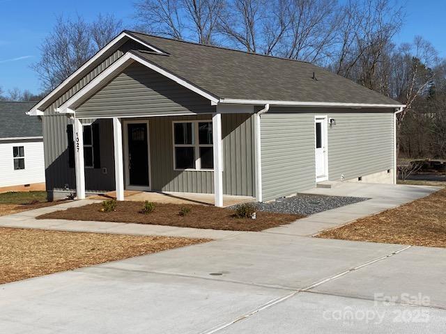 view of front of house with a porch