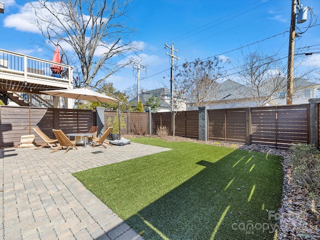 view of yard with a patio area