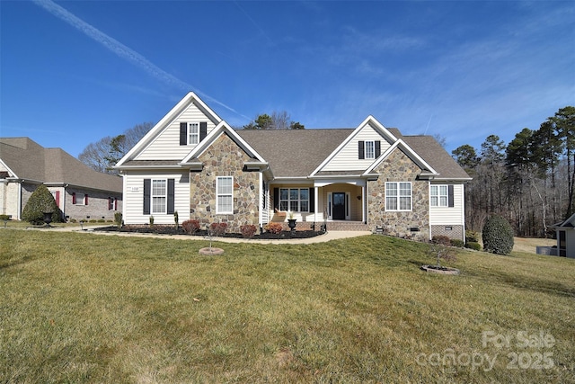 craftsman house featuring covered porch and a front lawn