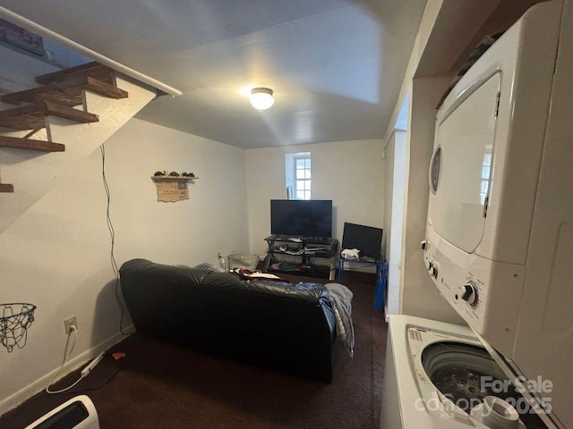 living room with stacked washer / drying machine