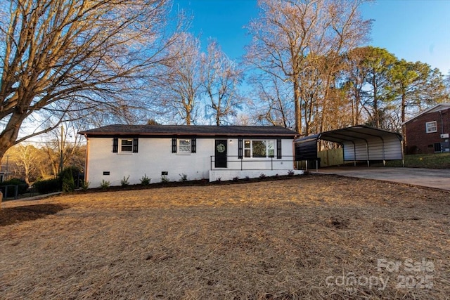 single story home with a carport