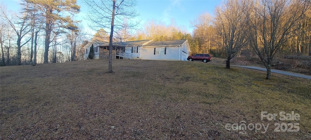 view of front of house featuring a front yard