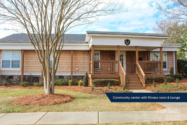 view of front of home featuring a front yard and covered porch