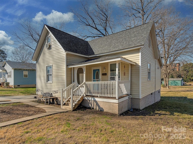 view of front facade with a porch and a front yard