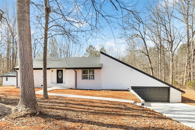 view of front of home featuring a garage