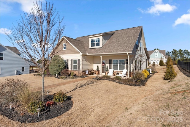 view of front of home featuring a front yard