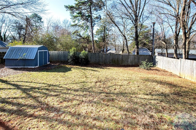 view of yard with a storage unit