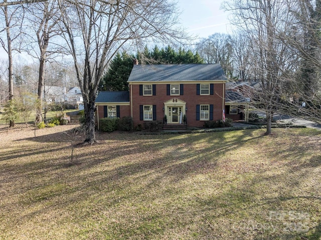 colonial inspired home featuring a front lawn