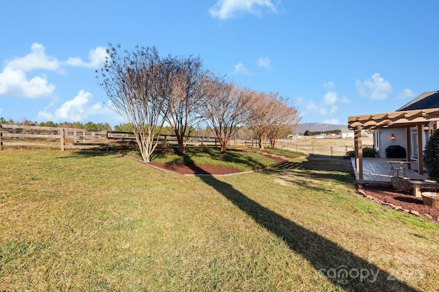 view of yard featuring a rural view