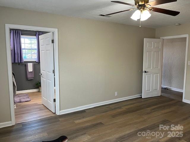 unfurnished room with dark hardwood / wood-style flooring and ceiling fan