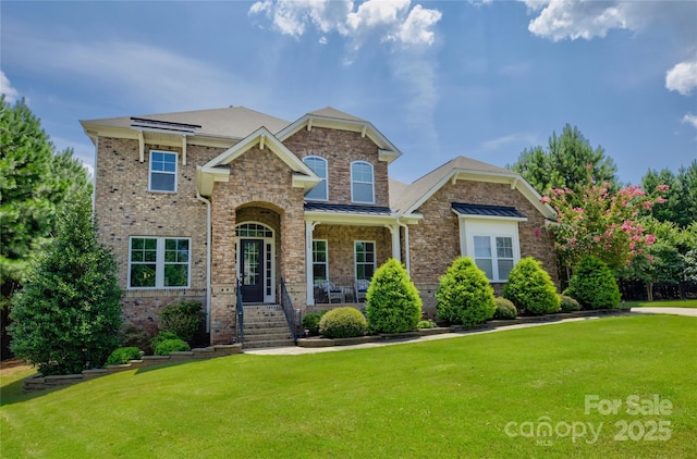 view of front of property featuring a front yard