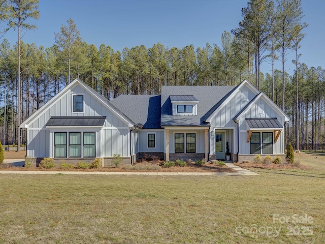 modern inspired farmhouse featuring a front lawn