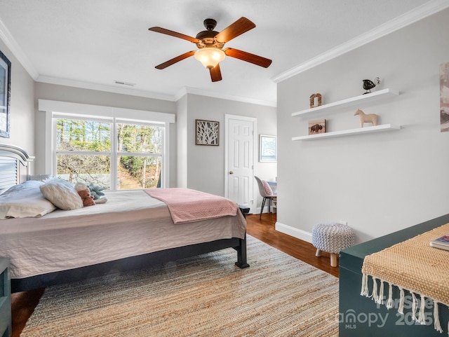 bedroom featuring ornamental molding, hardwood / wood-style floors, and ceiling fan