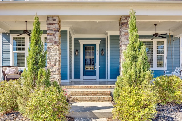 property entrance with ceiling fan and covered porch