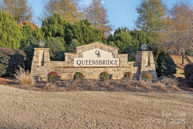 view of community / neighborhood sign