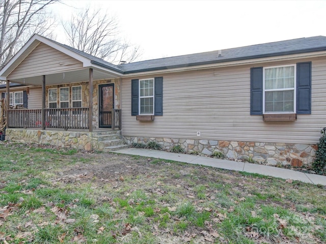 ranch-style home featuring a porch