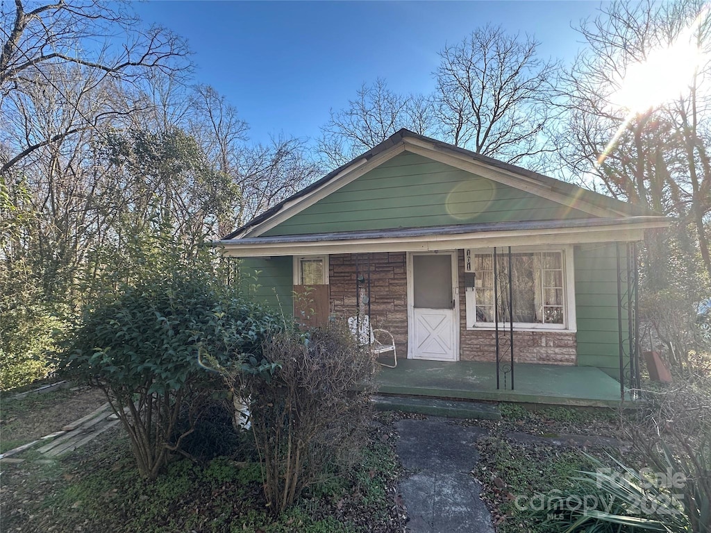 view of front of house with covered porch