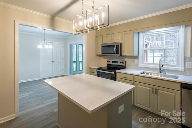 kitchen featuring sink, a center island, a notable chandelier, pendant lighting, and stainless steel appliances