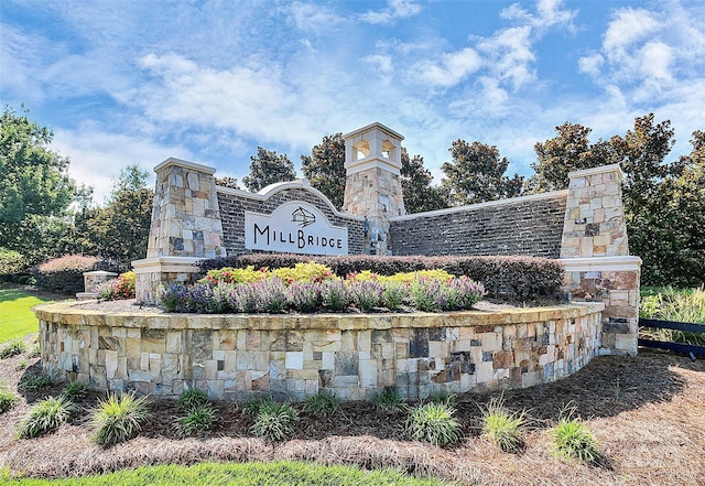 view of community / neighborhood sign