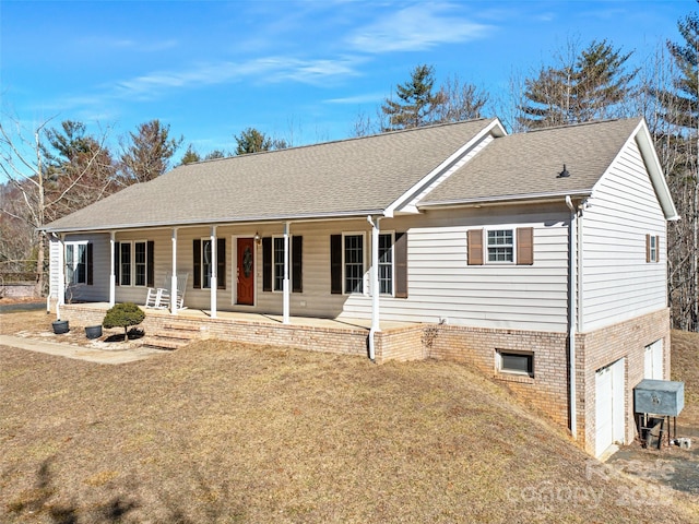 view of front facade featuring a garage, a porch, and a front yard