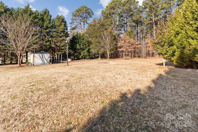 view of yard with a storage unit