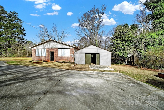 view of front of house with a storage shed and a front yard