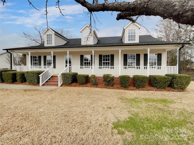 view of front facade with a porch and a front lawn