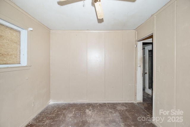 empty room with ceiling fan