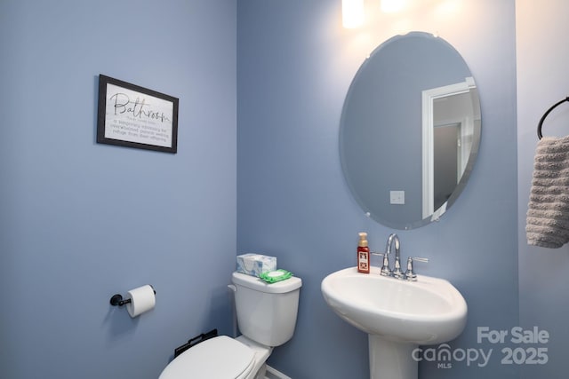 bathroom featuring toilet and sink