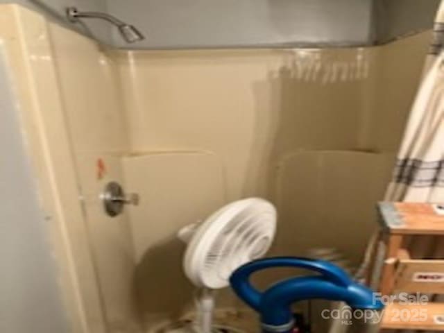 bathroom featuring a shower