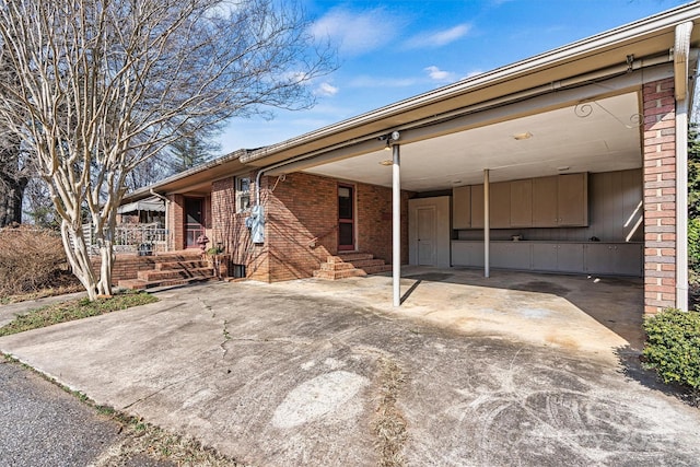 view of front of property featuring a carport