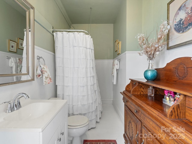 bathroom with curtained shower, vanity, and toilet