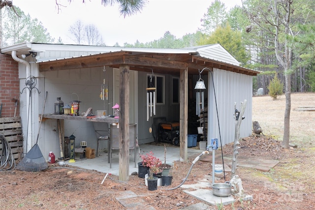 view of outbuilding