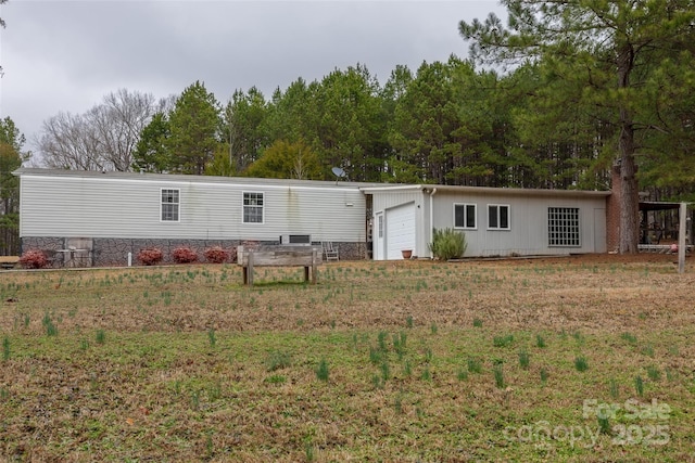 view of front of home featuring a garage and a front lawn