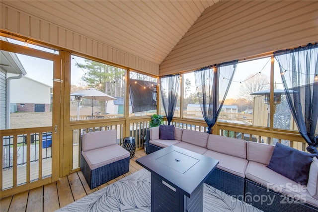 sunroom with vaulted ceiling