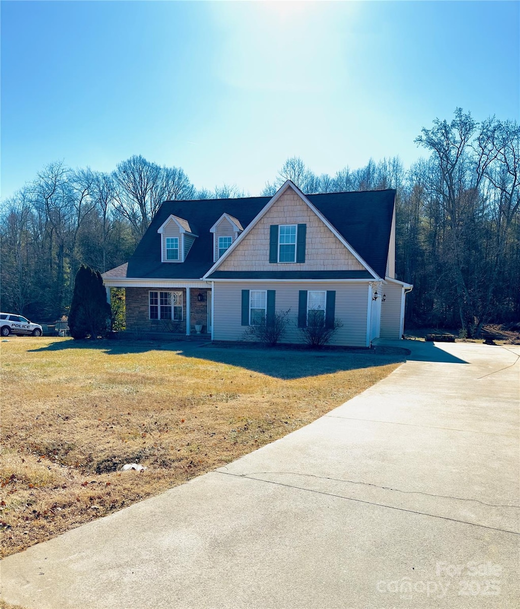 view of front of home with a front yard