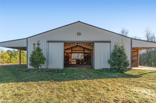 view of outdoor structure featuring a yard