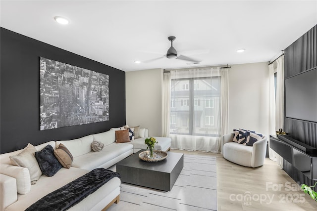 living room featuring light wood-style flooring, a barn door, ceiling fan, and recessed lighting