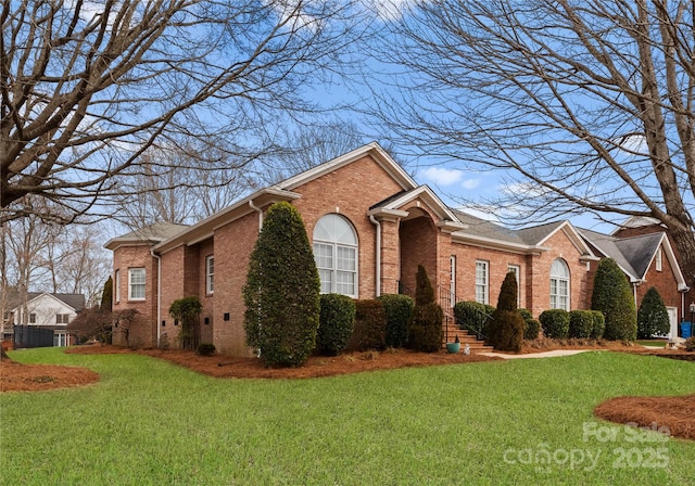 view of front of home featuring a front yard