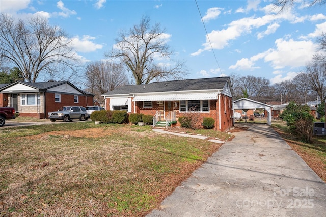 view of front of house with a carport and a front lawn