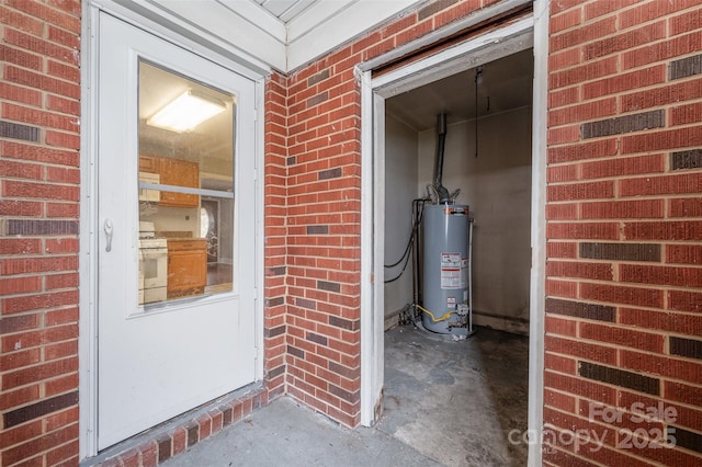 property entrance featuring gas water heater