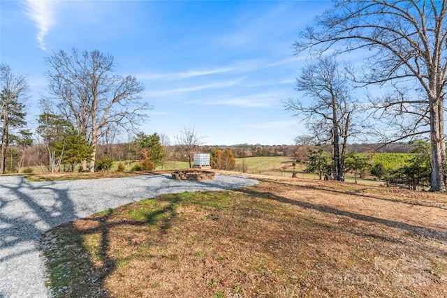 view of yard featuring a rural view