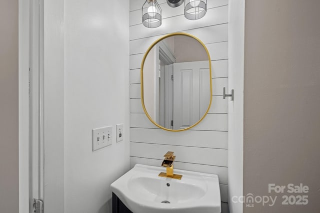 bathroom featuring sink