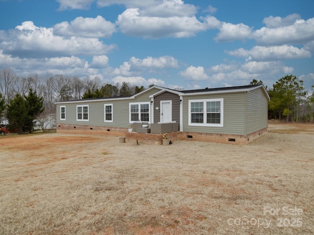 manufactured / mobile home with outdoor lounge area