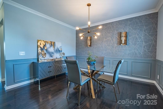 dining room with ornamental molding, dark hardwood / wood-style floors, and a notable chandelier