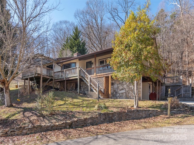 view of front of house featuring a wooden deck